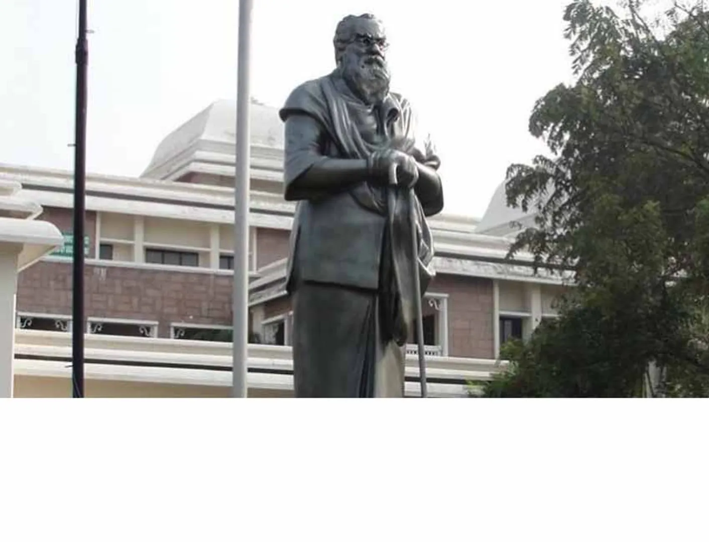Periyar statue